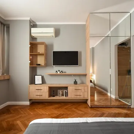 Downtown Comfort: Minimalist Studio On Magheru Boulevard Бухарест