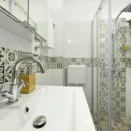 Downtown Comfort: Minimalist Studio On Magheru Boulevard 公寓 布加勒斯特