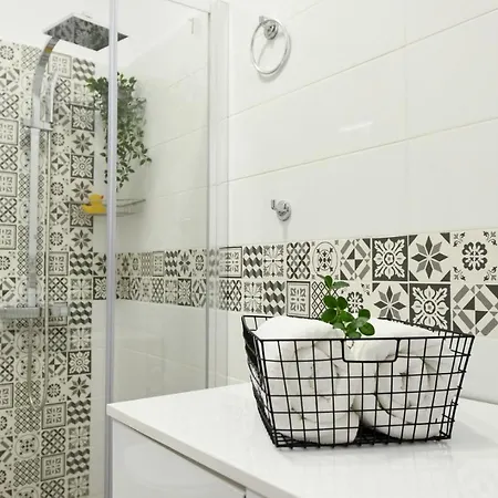 Apartment Downtown Comfort: Minimalist Studio On Magheru Boulevard *